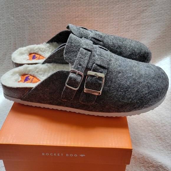 Women's Slip Ons - Picture 4 of 5